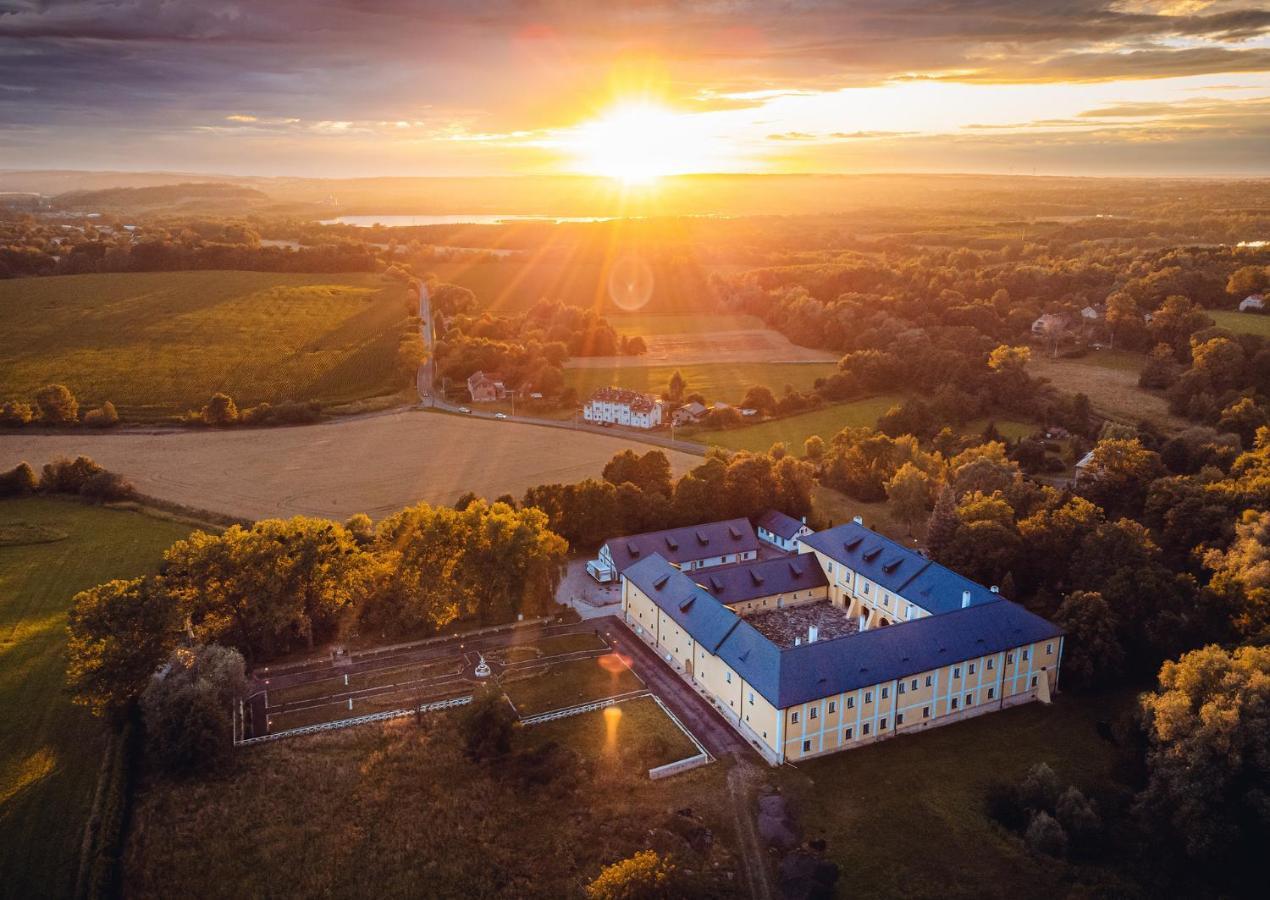 Hotel Chateau Rychvald Ostrava Esterno foto