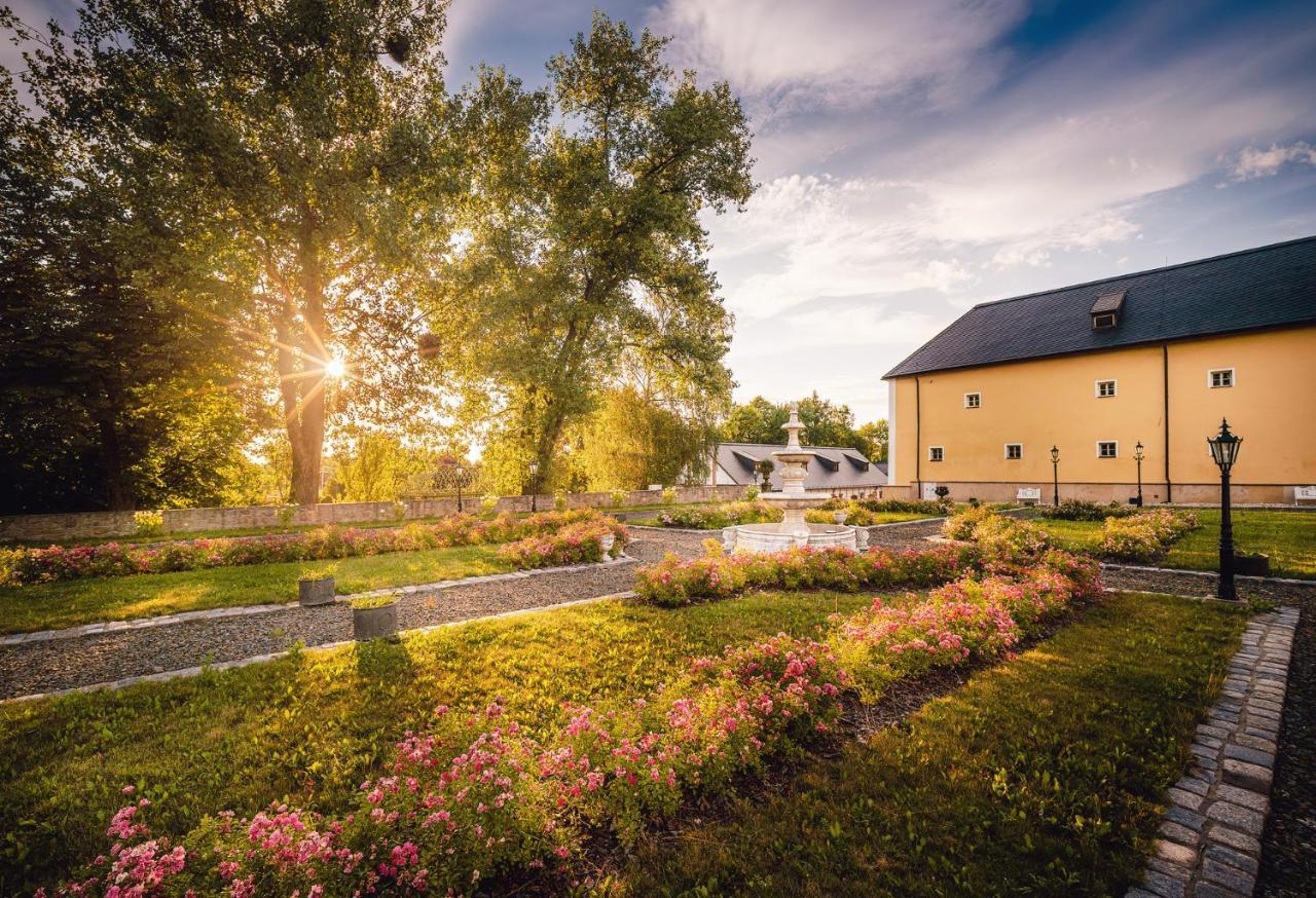 Hotel Chateau Rychvald Ostrava Esterno foto